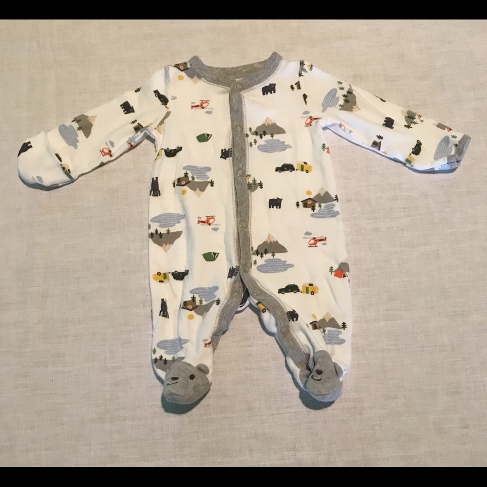 Button down baby onesie 👶🏻👶🏻